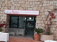 La Razza Ristobar-pizzeria outside