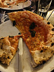 Una Pizza Napoletana food