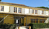 L'Auberge Provençale outside