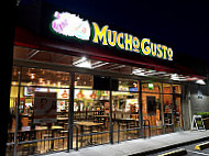 Mucho Gusto outside