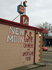 New Moon Cafe outside