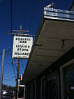 Robert's Liquor Store outside