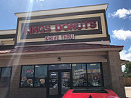 Kings Donuts outside