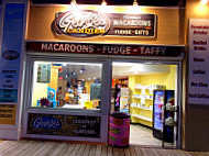 George's Candy 1954 outside