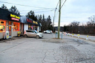 Hungry Howie's Pizza outside