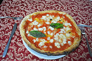 Pizzeria La Vittoria food