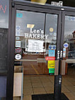 Lee's Bakery outside
