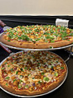 Jimmy Tomato’s Bombay Curry Pizza food
