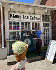 Rhea's Ice Cream Gruene outside