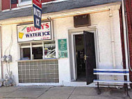 Buddy's Water Ice outside