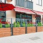 Café Amisha outside