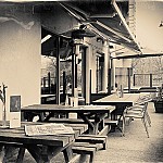 Café Amisha outside