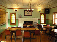 Victorias Country Inn inside