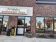 Holiday Pizza outside