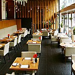 Addendum Restaurant inside