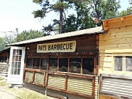 Pat Gee's Barbeque outside