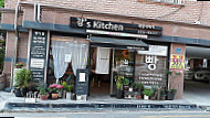 Kang's Kitchen outside