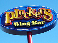 Pluckers Wing Bar inside