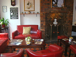 Dickens Wine Coffee Lounge