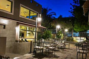 Οίνοψ Wine Bar Restaurant