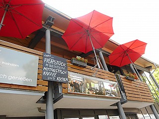 LONCAR'S Weindom Cafe