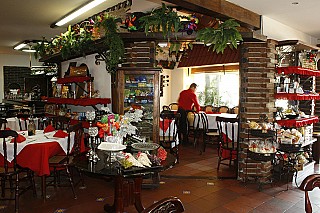 Restaurante y Delikatessen Casa Madrileña