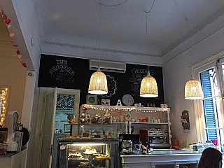Amelie Petit Cafe