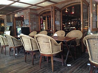 Angus Cafe Resto Bar