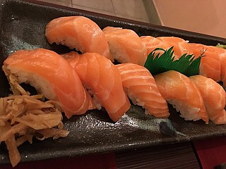 Mika Sushi & Wok