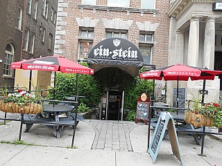 Ein-stein Cafe & Pub