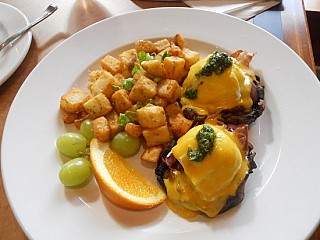 Gowlland Harbour Resort Dining Room