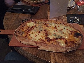 Industria Pizzeria + Bar - Anjou