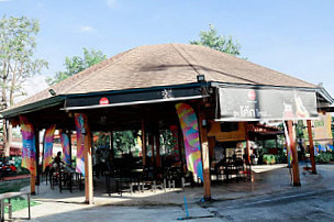 Poo Dam Bar Restaurant