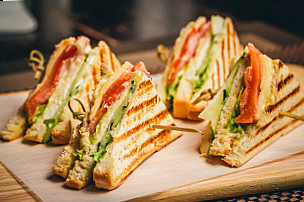Manzils Royale Sandwich