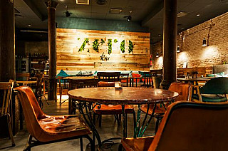 Zero Km Restaurant Lounge