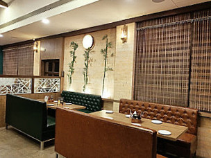 Bambooz Lounge Bar Family Restaurant