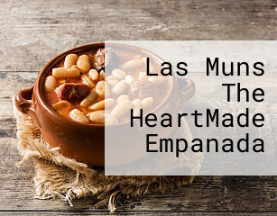 Las Muns The HeartMade Empanada