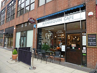 The Mannequin Café