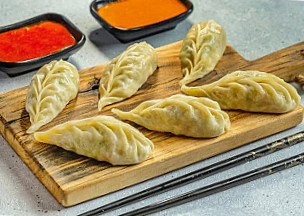 Miraz Momos