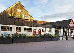 Wellington Pub Grill