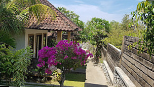 Barong Cafe Bungalow And Restaurant