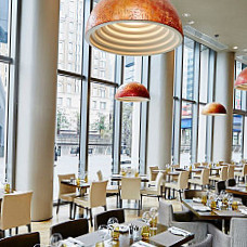 Manhattan Grill At The London Marriott Canary Wharf