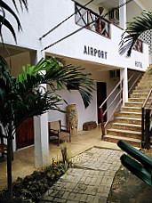 27 Cafè Zanzibar Airport