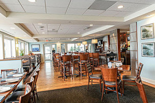 The Lake House Waterfront Grille And Event Center