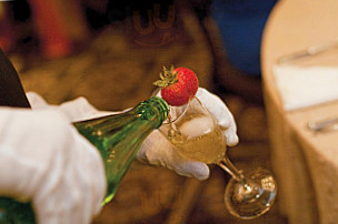 Champagne Sunday Brunch At Eden Resort