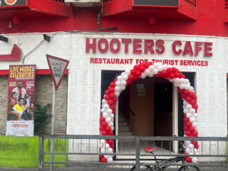 Hooters Cafe