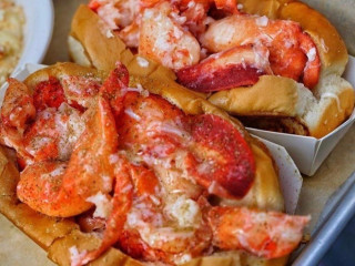 Luke's Lobster Plaza Food Hall Temporarily Closed