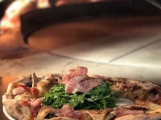 Fratellis Wood Fired Pizzeria