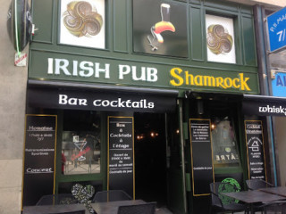 À Cocktails Le Irish Pub Shamrock