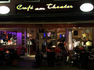 Le Théâtre Cafe Restaurant Bar